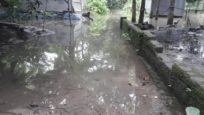 লৌহজংয়ে ৫০০ ফুট রাস্তার জন্য ঘুড়ে যেতে হয় তিন কিলোমিটার পথ লৌহজংয়ে ৫০০ ফুট রাস্তার জন্য ঘুড়ে যেতে হয় তিন কিলোমিটার পথ